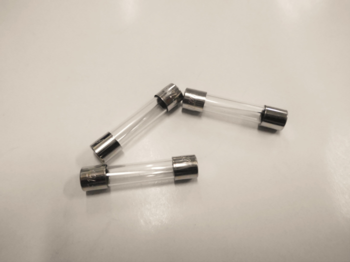 Nro. 16  FUSIBLE 15 AMP.