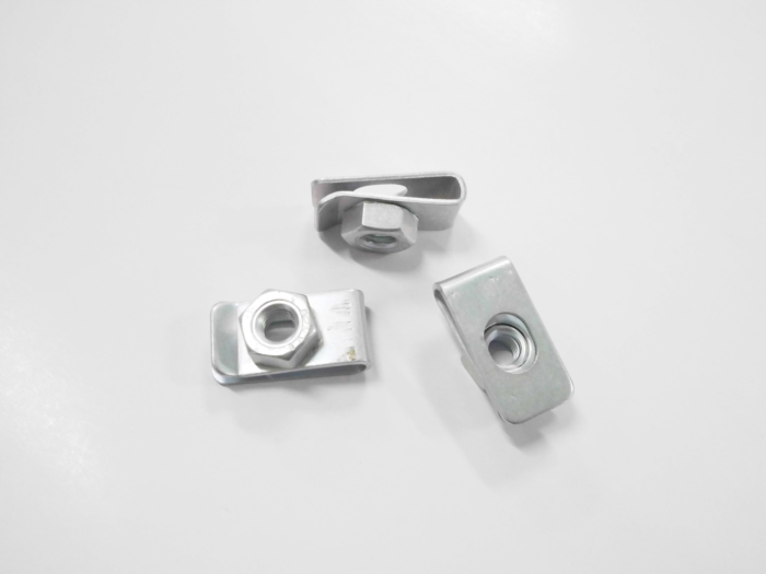 Nro. 18  TUERCA CLIP (MPACK)  MIN 10 UNI.