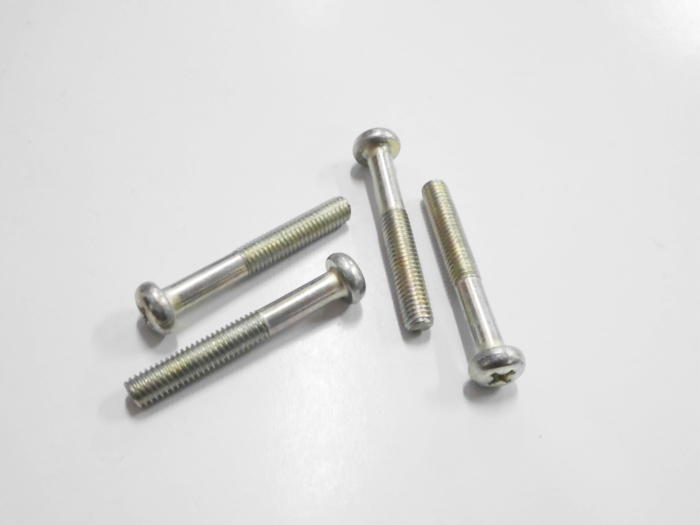 Nro. 13  TORNILLO DE COMANDO DERECHO GR