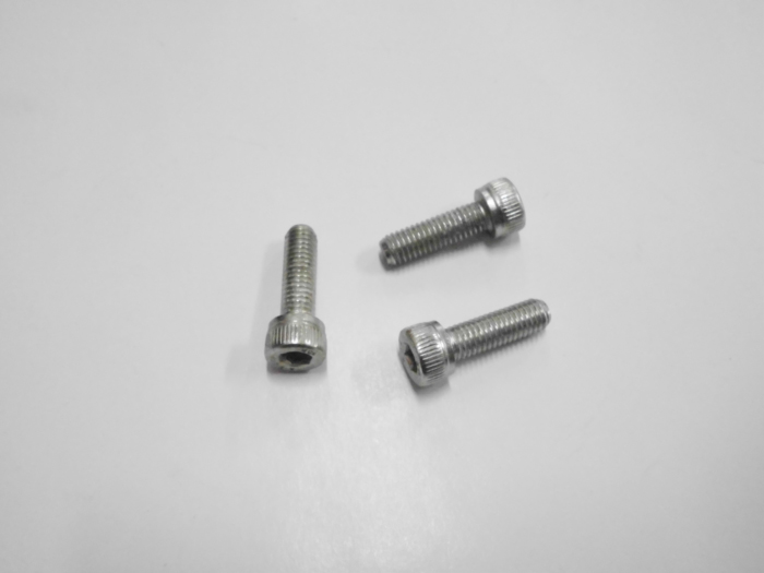 Nro. 3  TORNILLO DE TAPA DE TANQUE