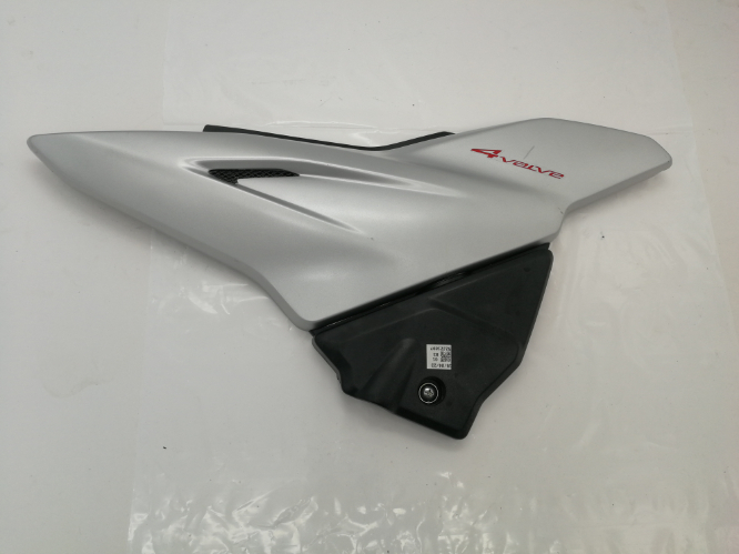 Nro. 6  CUBIERTA LATERAL DERECHA PLATEADA