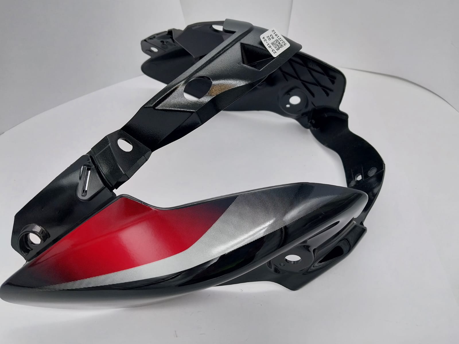 Nro. 2  MASCARA NEGRA CON STICKER ROJO