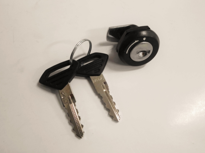 Nro. 4  SEGURO CON LLAVE DE TAPA LATERAL