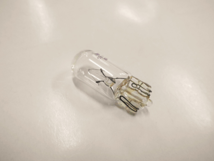 Nro. 8  FOCO 12V ,3W