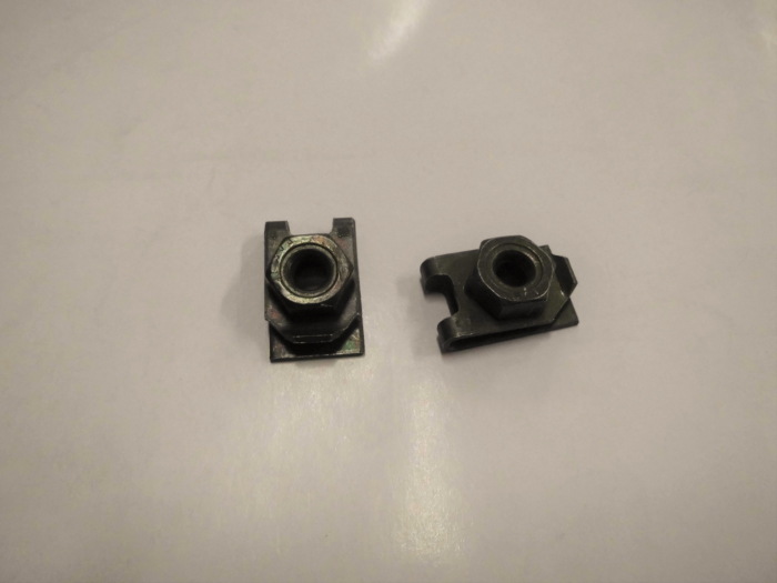 Nro. 9  TUERCA CLIP M5  MIN 10 UNI.